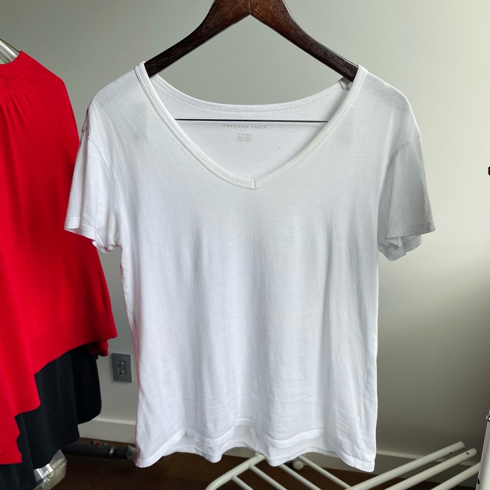 American Eagle white t-shirt